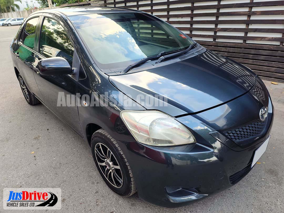 2010 Toyota YARIS