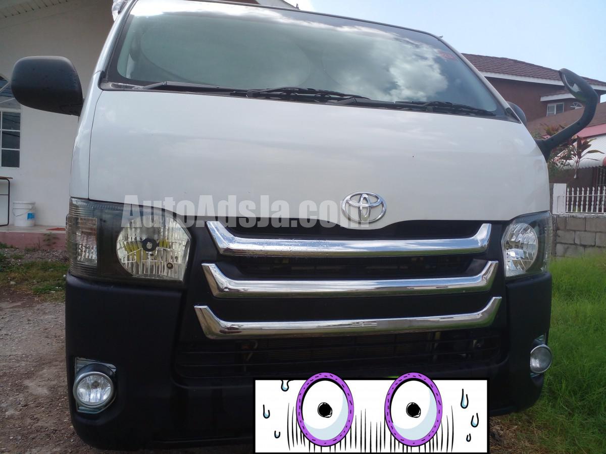 2013 Toyota hiace