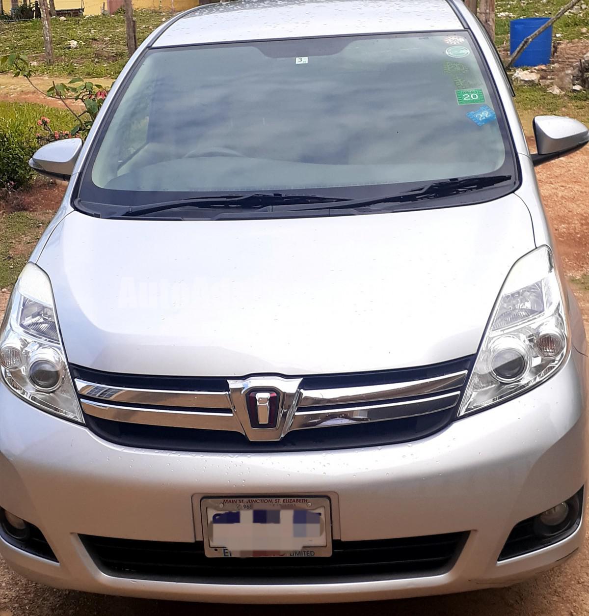 2014 Toyota Isis