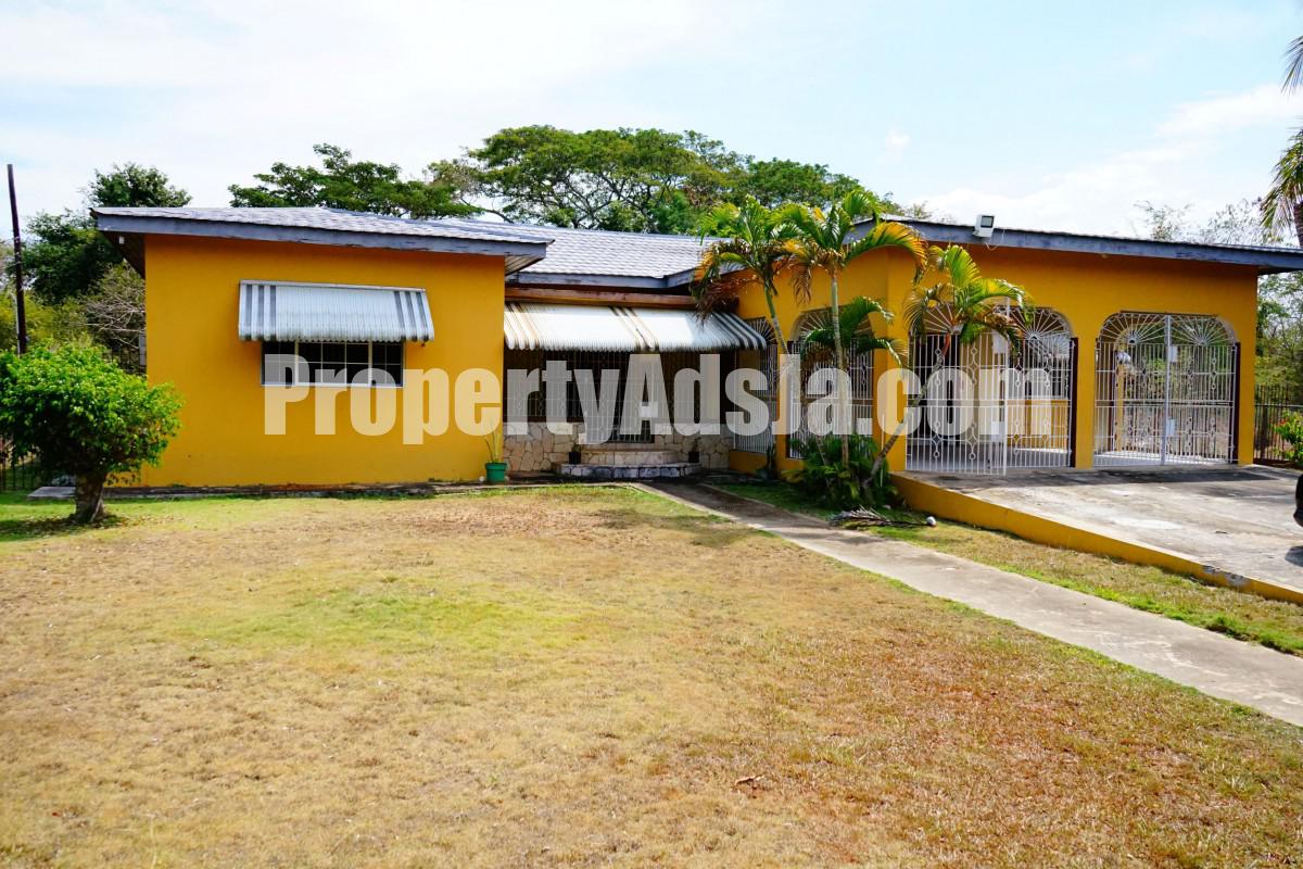 5 bed House For Sale in Black River, St. Elizabeth, Jamaica