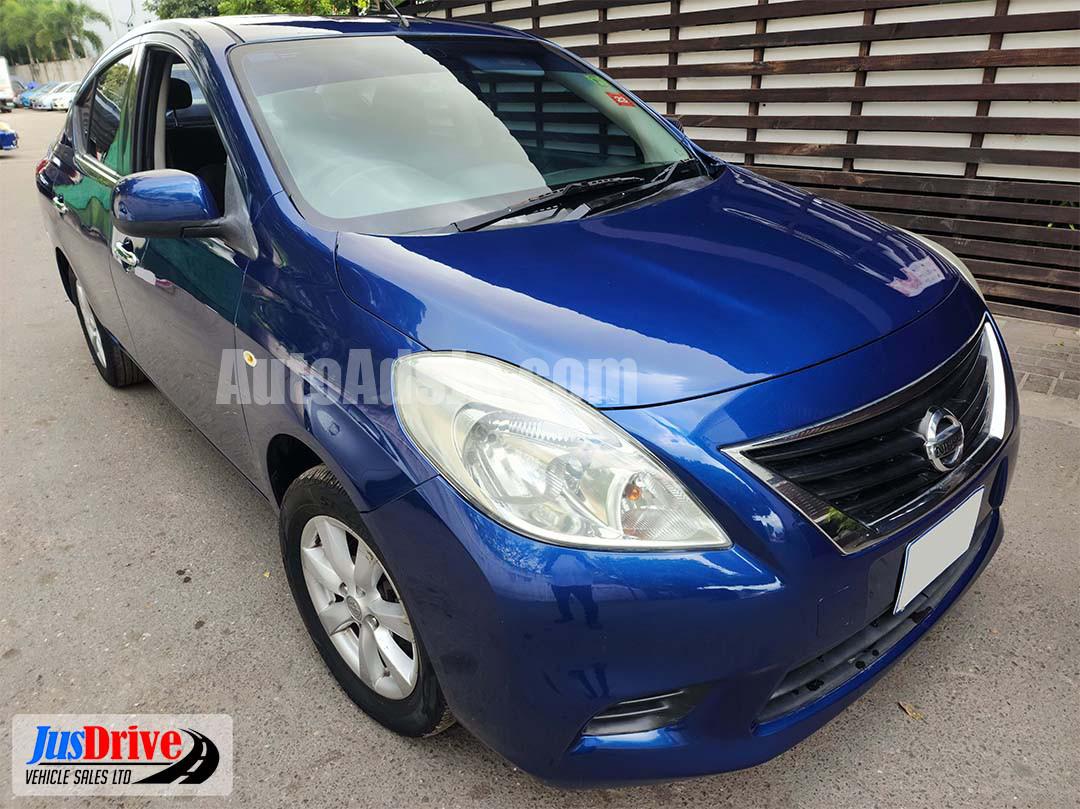 2013 Nissan LATIO