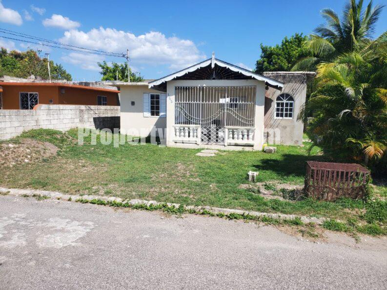 4 bed House For Sale in INNSWOOD VILLAGE, St. Catherine, Jamaica